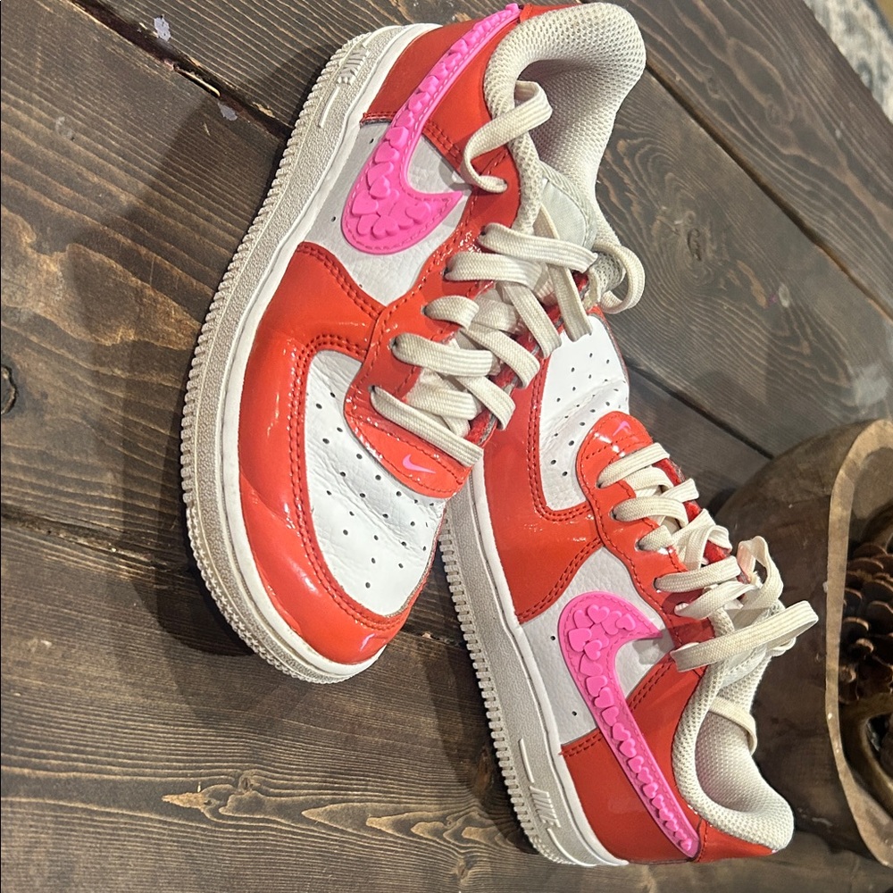 Nike Kids Low-Top Sneakers in Red and Pink